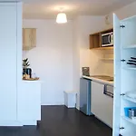 Twenty Business Flats Ouest Otel *