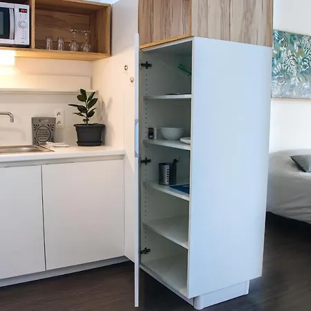 Twenty Business Flats Ouest Hotel *