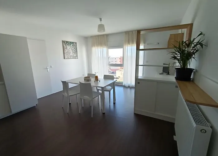 Twenty Business Flats Ouest Hotel *