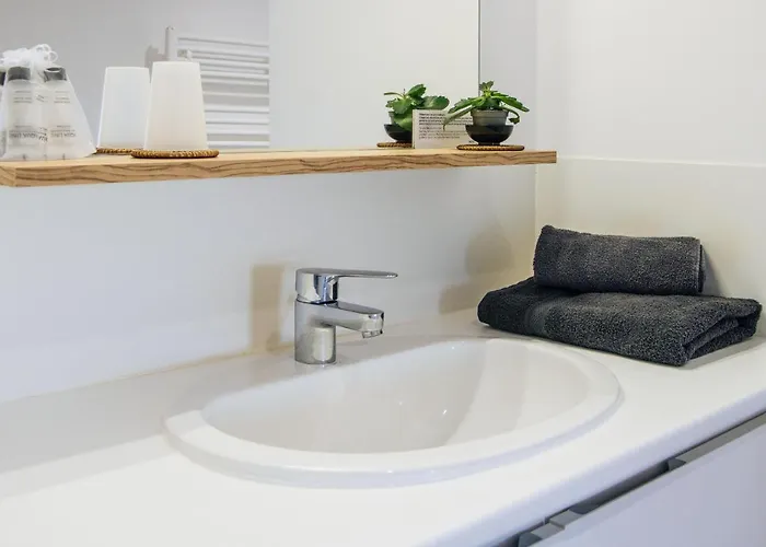 Twenty Business Flats Ouest Hotel